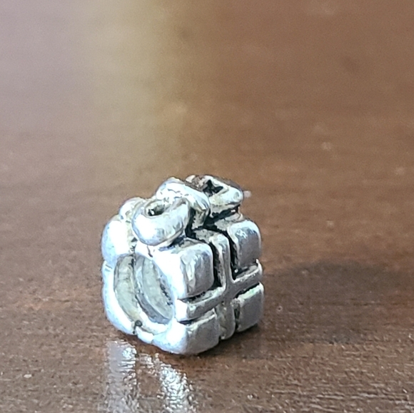 Present Silver Bead Charm 925 - Picture 3 of 4